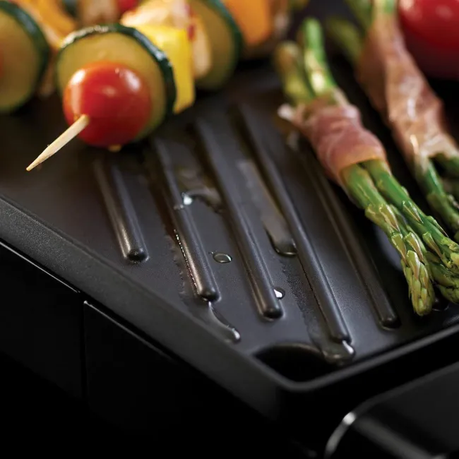 PLAQUE CHAUFFANTE ET GRILL INCURVEE MAXICOOL RUSSELL HOBBS